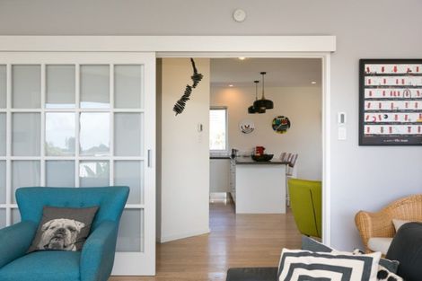 Photo of property in 17 Links Drive, Waiwhakaiho, New Plymouth, 4312