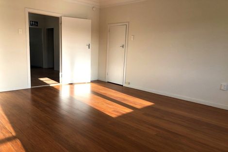 Photo of property in 119 Shakespeare Road, Milford, Auckland, 0620