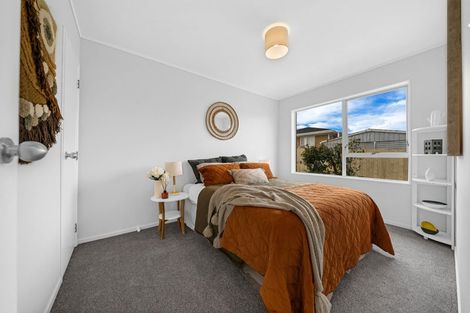 Photo of property in 2/37 Blacklock Avenue, Henderson, Auckland, 0612