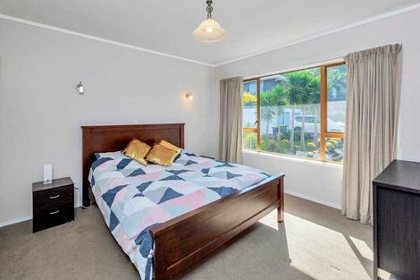 Photo of property in 1/2a Carlisle Road, Browns Bay, Auckland, 0630