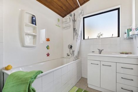 Photo of property in 108b Colwill Road, Massey, Auckland, 0614