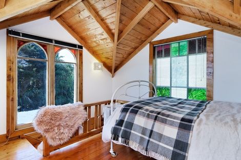 Photo of property in 5 Rayner Road, Piha, New Lynn, 0772