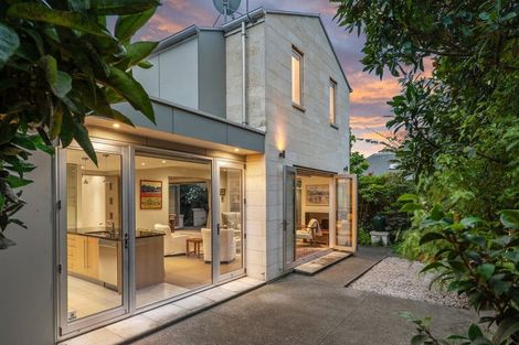 Photo of property in 7 Tui Street, Fendalton, Christchurch, 8041