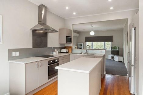 Photo of property in 2 Buisson Glade, West Harbour, Auckland, 0618