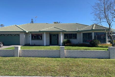 Photo of property in 162 Lakeside Drive, Orewa, 0931