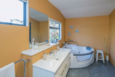 Photo of property in 32 Pratt Avenue, Foxton Beach, Foxton, 4815