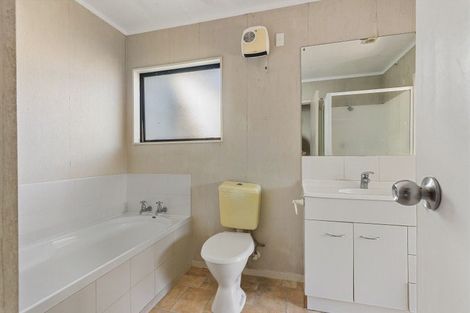 Photo of property in 2/9 Edmund Hillary Avenue, Papakura, 2110
