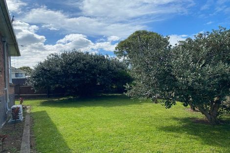 Photo of property in 32 Farnborough Crescent, Mangere, Auckland, 2022