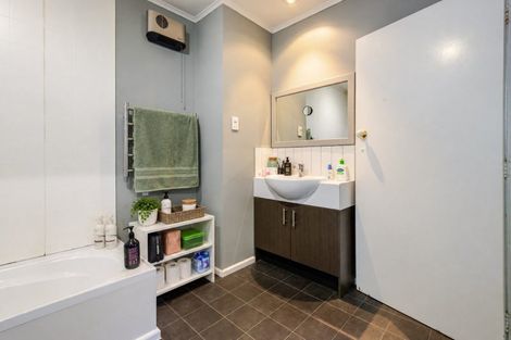 Photo of property in 16 Spencer Road, Hospital Hill, Napier, 4110