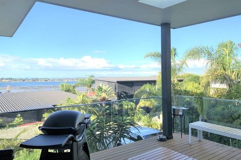 Photo of property in 6a Calder Place, Wai O Taiki Bay, Auckland, 1072