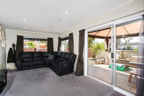 Photo of property in 2/30 Waiari Road, Conifer Grove, Takanini, 2112