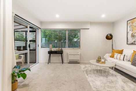 Photo of property in 2/7 Ian Place, Glendene, Auckland, 0602