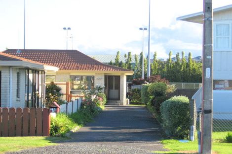 Photo of property in 2/218 Centreway Road, Orewa, 0931