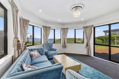 Photo of property in 52 Miles Crescent, Newlands, Wellington, 6037