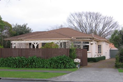 Photo of property in 16 Manapouri Crescent, Hokowhitu, Palmerston North, 4410