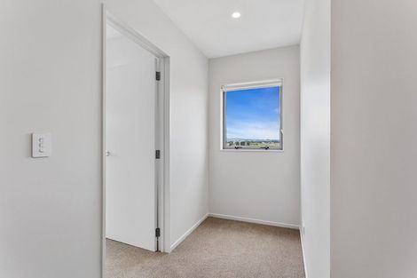 Photo of property in 39 Parkmore Drive, Rosehill, Papakura, 2113