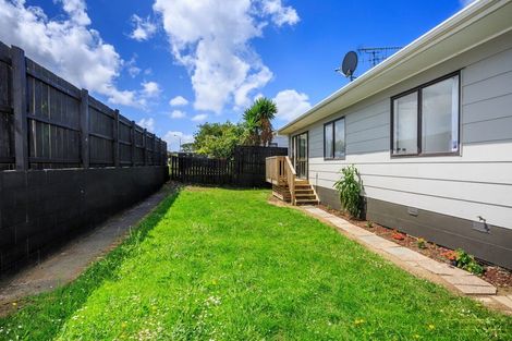 Photo of property in 2/106 Shifnal Drive, Randwick Park, Auckland, 2105