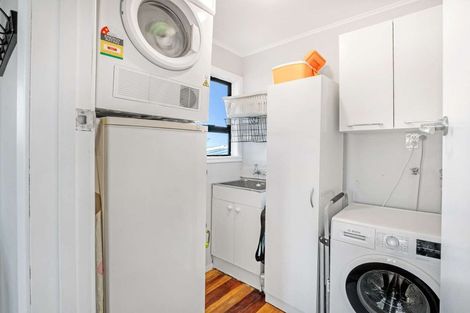 Photo of property in 10 Omori Place, Castlecliff, Whanganui, 4501