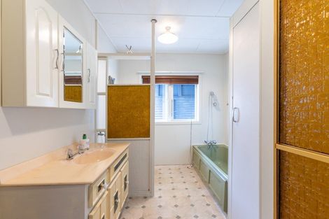 Photo of property in 18 Cadman Street, Dannevirke, 4930