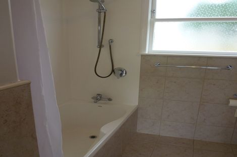 Photo of property in 2 Hartley Place, Awapuni, Palmerston North, 4412