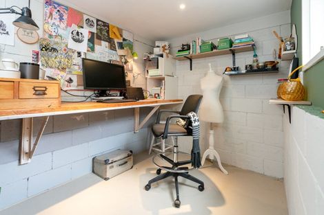 Photo of property in 6 Maybury Way, Island Bay, Wellington, 6023