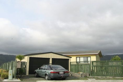 Photo of property in 21 Fenchurch Grove, Stokes Valley, Lower Hutt, 5019