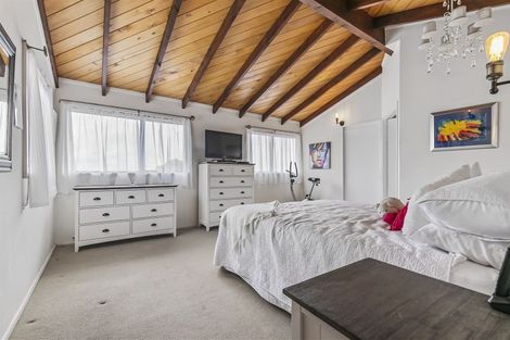 Photo of property in 1/22 Bronzewing Terrace, Unsworth Heights, Auckland, 0632