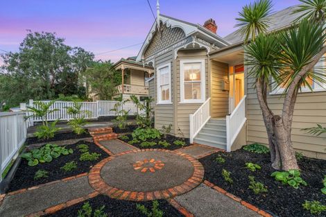Photo of property in 15 Saint Leonards Road, Devonport, Auckland, 0624