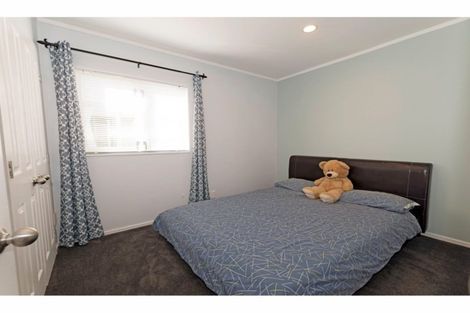 Photo of property in 3 Neta Grove, Henderson, Auckland, 0612