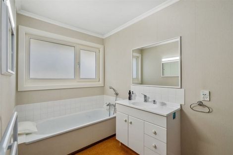 Photo of property in 16 Stormont Place, Avonhead, Christchurch, 8042
