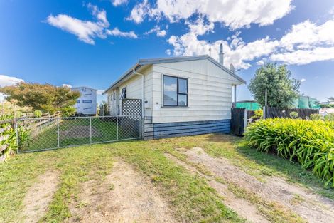 Photo of property in 17 Kitchener Street, Te Horo Beach, Otaki, 5581