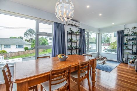 Photo of property in 13 Turville Crescent, Newlands, Wellington, 6037