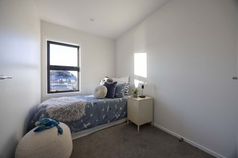 Photo of property in 2 Tarapuka Road, Kenepuru, 5022