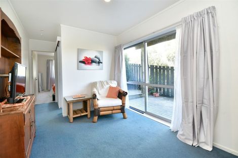 Photo of property in 10 John Road, Stanmore Bay, Whangaparaoa, 0932