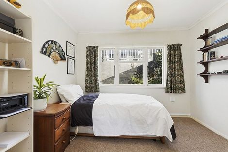 Photo of property in 8 Allington Road, Karori, Wellington, 6012