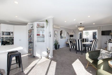 Photo of property in 5 Downing Place, Welcome Bay, Tauranga, 3112