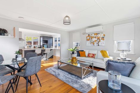 Photo of property in 5 Toatoa Place, Mangere Bridge, Auckland, 2022