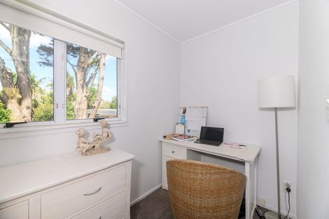 Photo of property in 2/401 East Coast Road, Mairangi Bay, Auckland, 0630