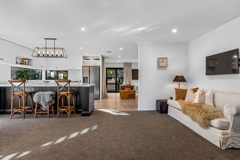 Photo of property in 100 Gardiners Road, Harewood, Christchurch, 8051