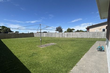 Photo of property in 31 School Road, Te Atatu South, Auckland, 0610