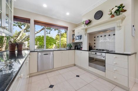 Photo of property in 33 Seymour Road, Mellons Bay, Auckland, 2014