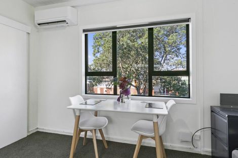 Photo of property in 118 Akaroa Drive, Maupuia, Wellington, 6022