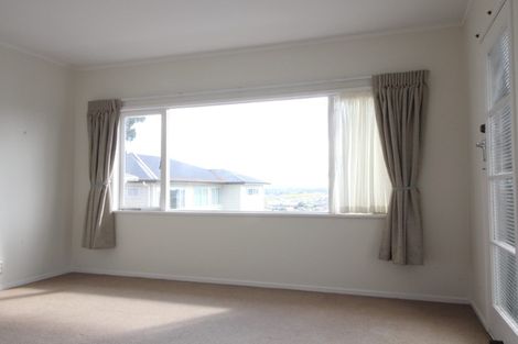 Photo of property in 519a East Coast Road, Murrays Bay, Auckland, 0630