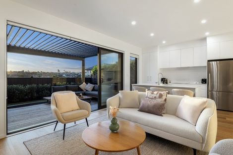 Photo of property in 5 Nga Tutu Place, Belmont, Auckland, 0622