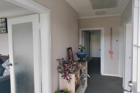 Photo of property in 11 Miles Crescent, Newlands, Wellington, 6037