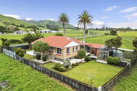 Photo of property in 1606 South Road, Tataraimaka, New Plymouth, 4374
