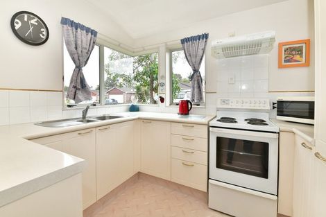 Photo of property in 15 The Grove, Red Beach, 0932