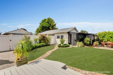 Photo of property in 56 Queenwood Road, Levin, 5510