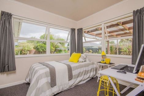 Photo of property in 2/1a Helga Crescent, Te Atatu Peninsula, Auckland, 0610
