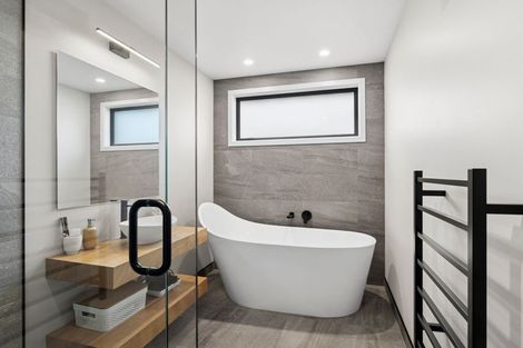 Photo of property in 16 Sentinel Drive, Lake Hawea, 9382